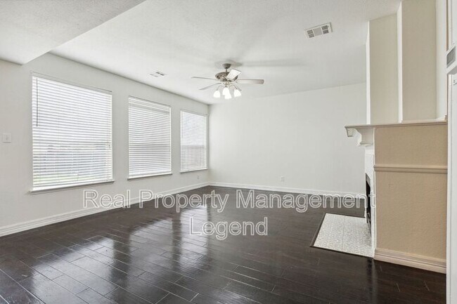 Building Photo - 5012 Boxwood Ln