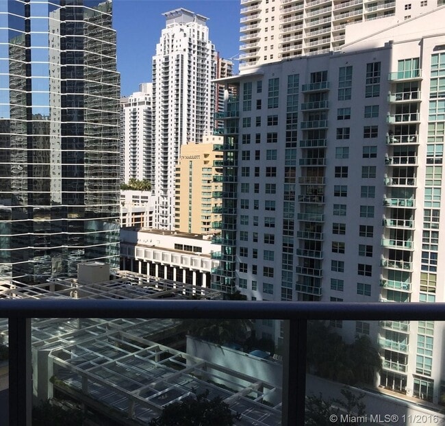 Building Photo - 1300 Brickell Bay Dr