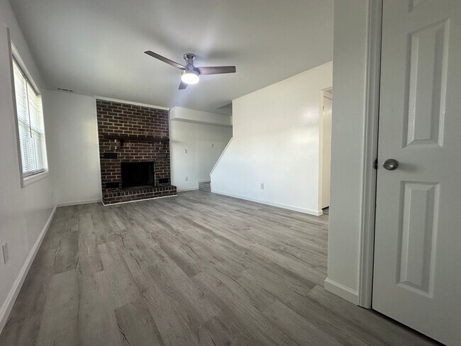 Building Photo - 408 Myrtlewood Cir
