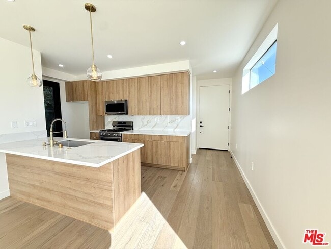 Building Photo - 10475 W Olympic Blvd