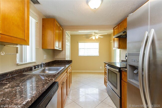 Building Photo - 8000 Lagos De Campo Blvd