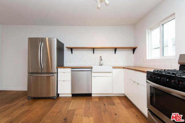 Foto del edificio - 3933 Marathon St