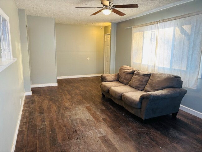 Foto del edificio - 110 Hall Ct