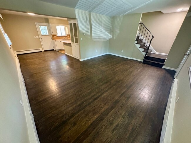 Building Photo - 3 Bedroom ~ Clintonville