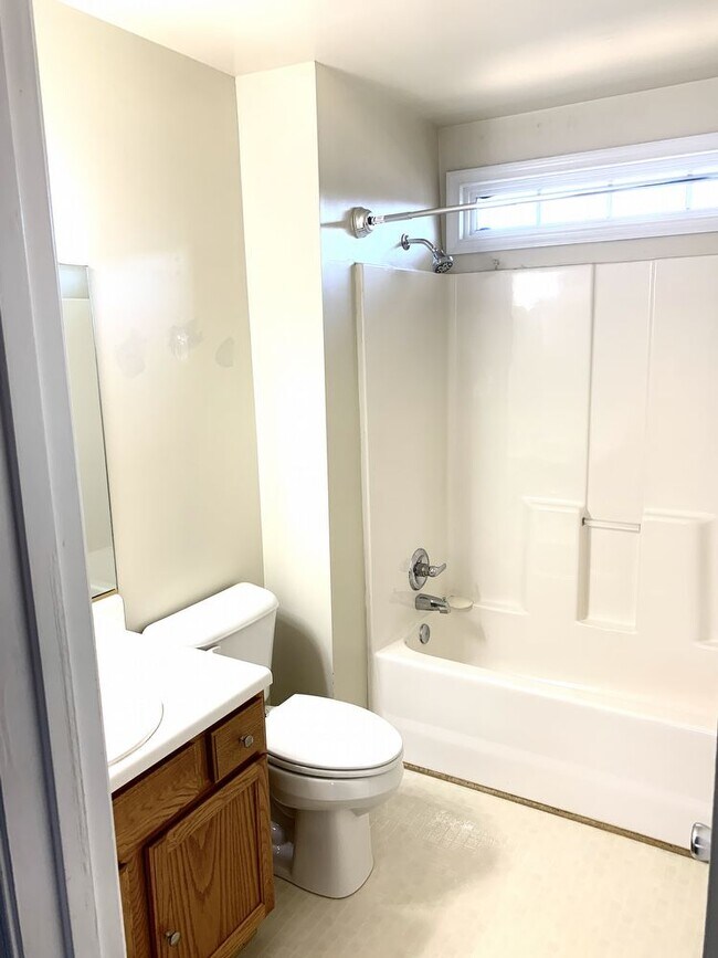 Foto del edificio - West End 4 Bedroom/2.5 Bathroom Colonial Home