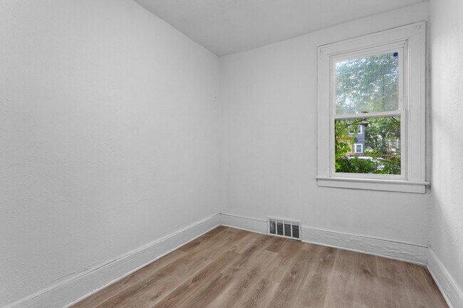 Foto del edificio - 7405 Garden St