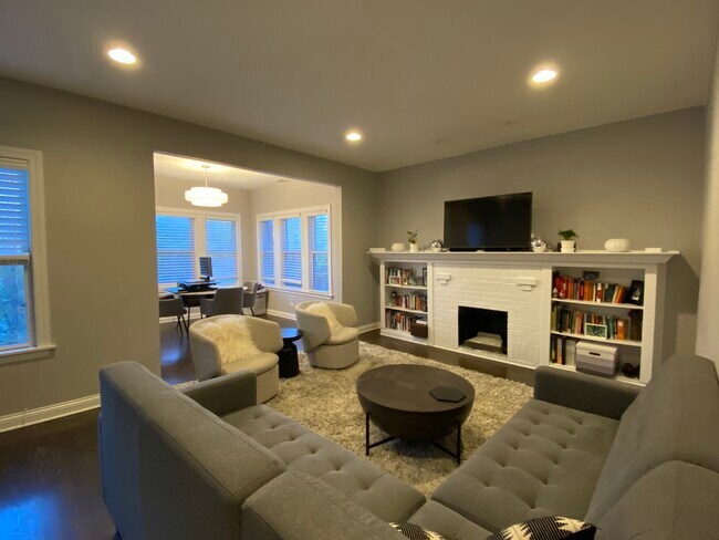 Foto del edificio - 4918 N St Louis Ave