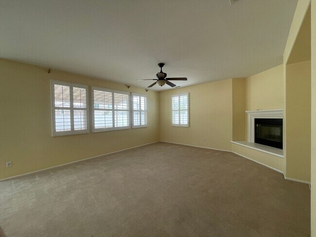 Foto del edificio - Palmdale 5 Bedrooms + 3 Bathroooms