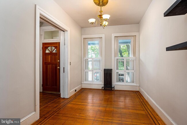 Building Photo - 4018 Roland Ave