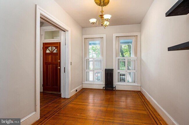 Foto del edificio - 4018 Roland Ave