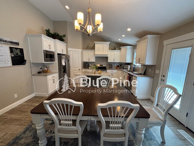 Foto del edificio - 5506 Eaglewood Dr