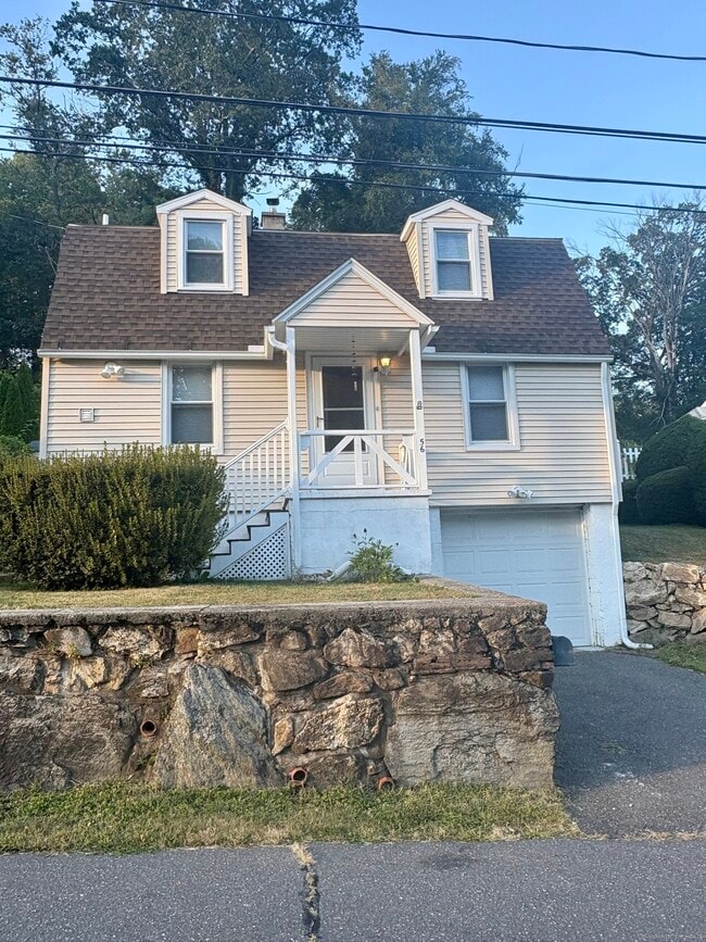 Building Photo - 56 Warner Ave