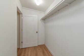 Building Photo - 5880 Beech Dr