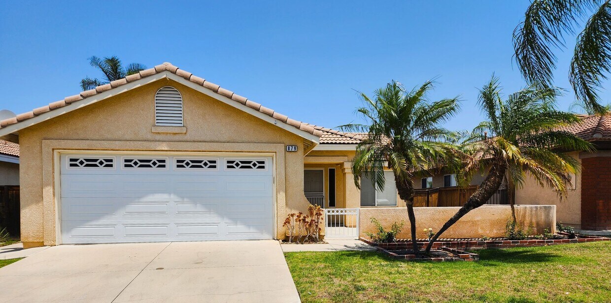 Foto principal - Well Maintained Corona 3-Bedroom, 2-Bathro...