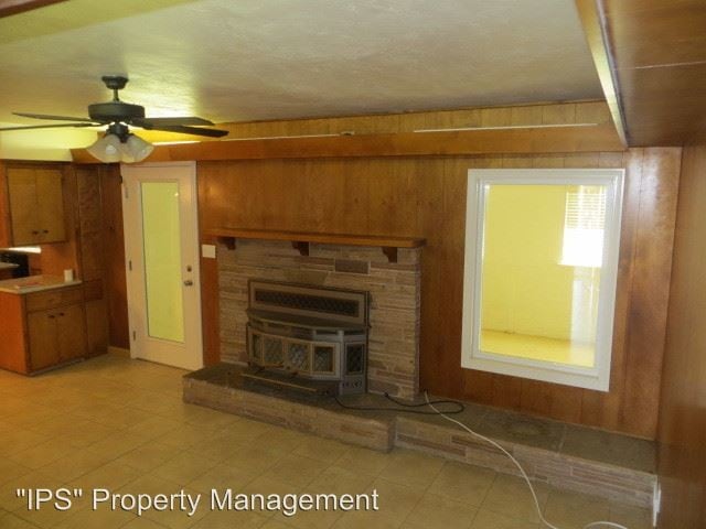 Building Photo - 33856 Avenue 9