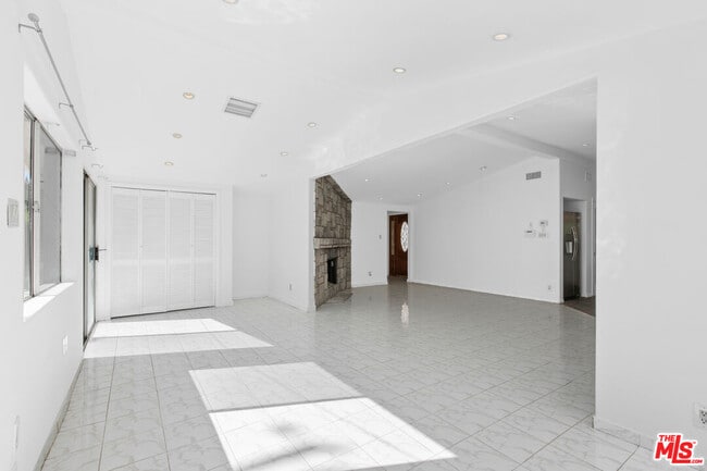 Building Photo - 20500 Archwood St