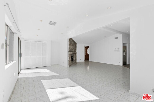 Foto del edificio - 20500 Archwood St
