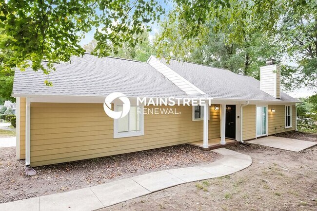 Foto del edificio - 3 Bedroom Pet-Friendly Home in GREENSBORO, NC with Main Street Renewal