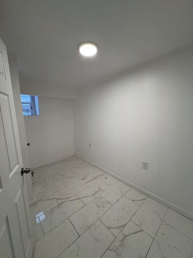 Building Photo - 6062 N Camac St