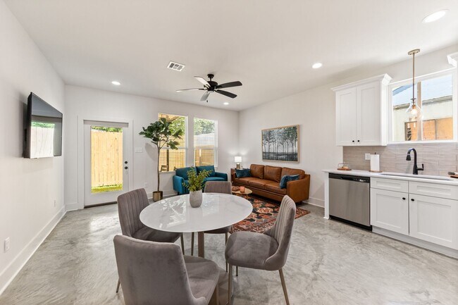 Foto del edificio - 406 Highland Oaks Ln