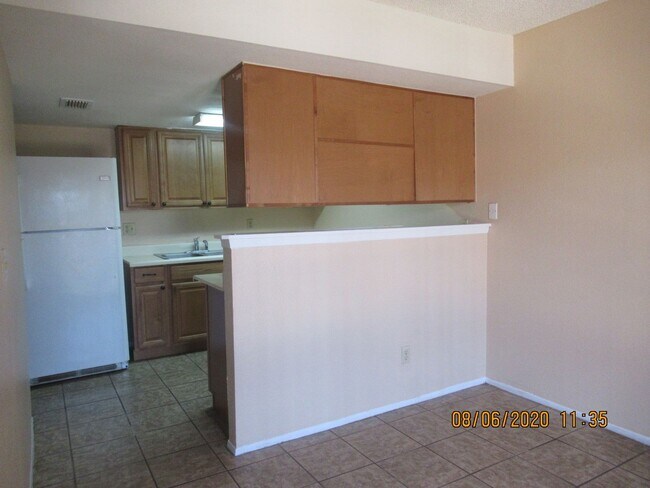 Building Photo - MOVE IN SPEACILAS!! 15 DAYS RENT FREE !! 2 bedroom, 1.5 bath condo home in Shadow Mountain Villas!