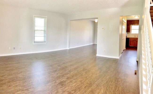 Building Photo - 1920 E 8th St