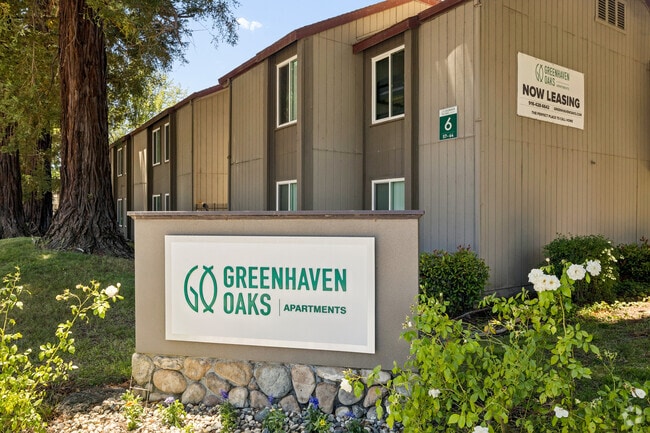 Letrero del monumento - Greenhaven Oaks Apartments