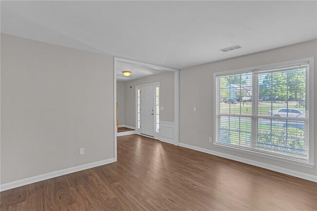 Foto del edificio - 3527 Chastain Glen Ln NE