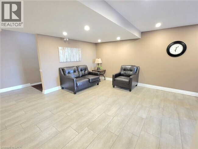 Photo du bâtiment - 99 Donn Ave