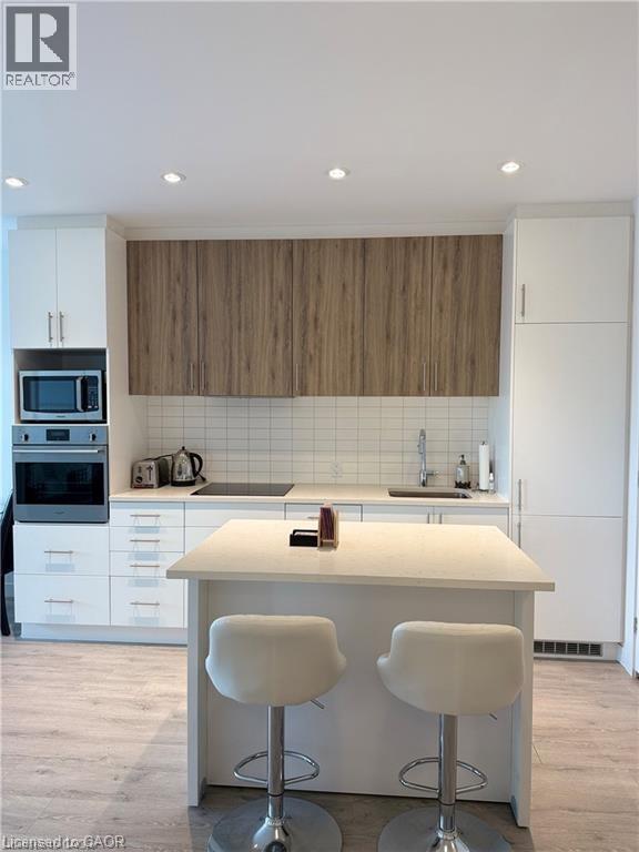 Photo du bâtiment - 181 King St S