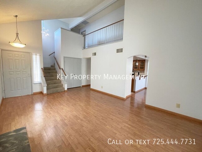 Building Photo - Beautiful 3 bedroom, 2.5 bathroom house wi...