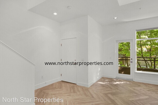 Foto del edificio - 2 br, 2 bath House - 2327 NW Northrup St. #5