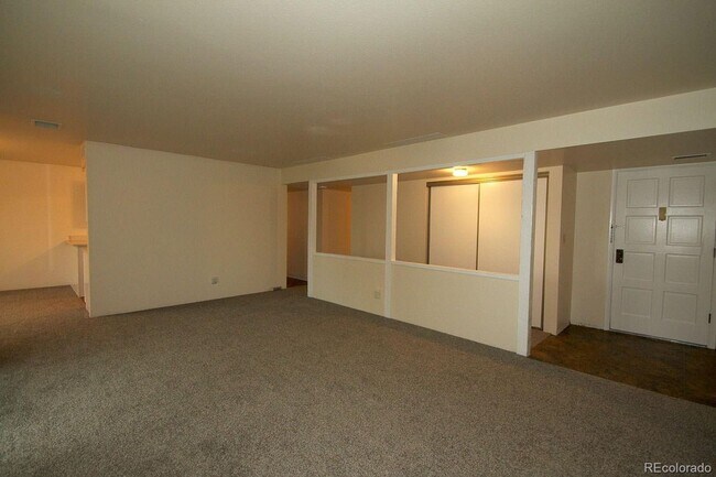 Foto del edificio - 3 bed 2 bath Condo in Centennial!