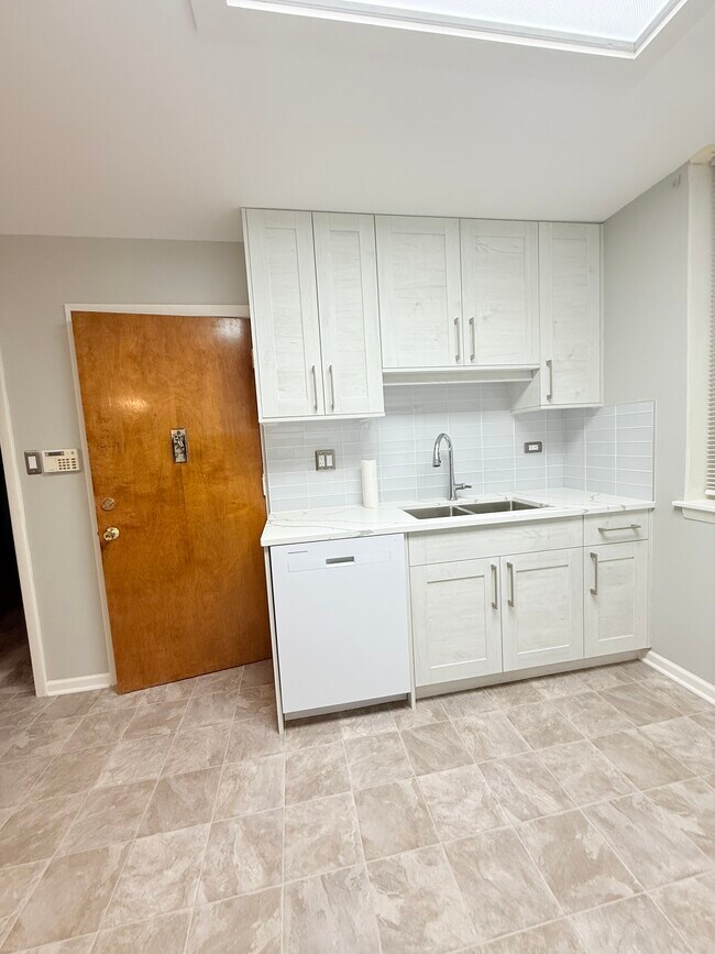 Foto del edificio - 1123 W Webster Ave