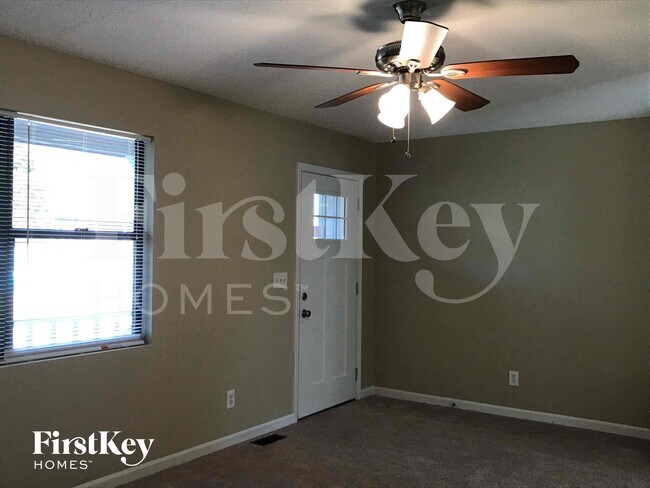 Foto del edificio - 3675 Sharon Dr