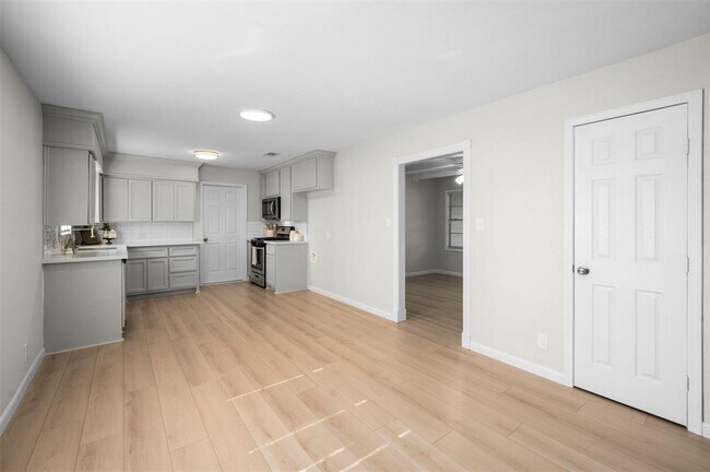 Building Photo - 10206 Alta Loma Way