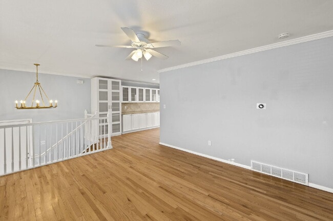 Foto del edificio - Spacious Split-Level Home with Beautiful Kitchen, Large Deck, and Fully Fenced Yard