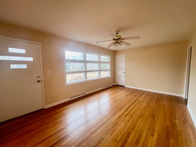 Foto del edificio - Three bedroom, 1.5 bath house in Mebane