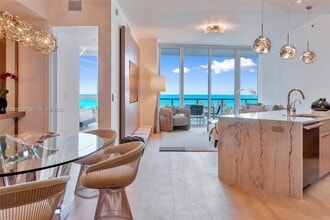 Building Photo - 100 South Pointe Dr