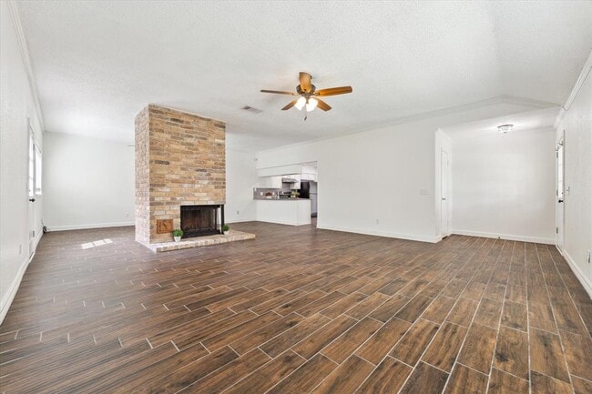 Foto del edificio - 3915 Flintrock Ln