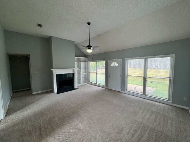 Building Photo - 8594 Sun Vista Dr N