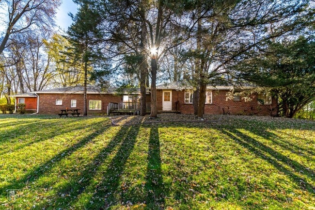 Building Photo - 1 Bedroom 1 Bath Unit in Grayslake!