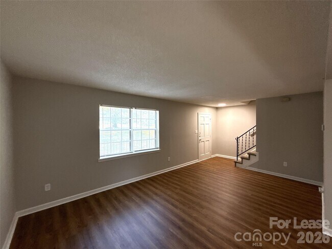 Foto del edificio - 10953 Park Rd