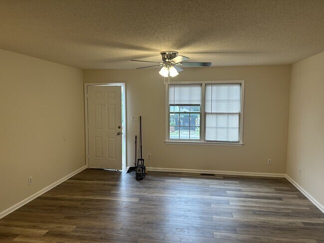Foto del edificio - Two Bedroom Duplex in Hickory