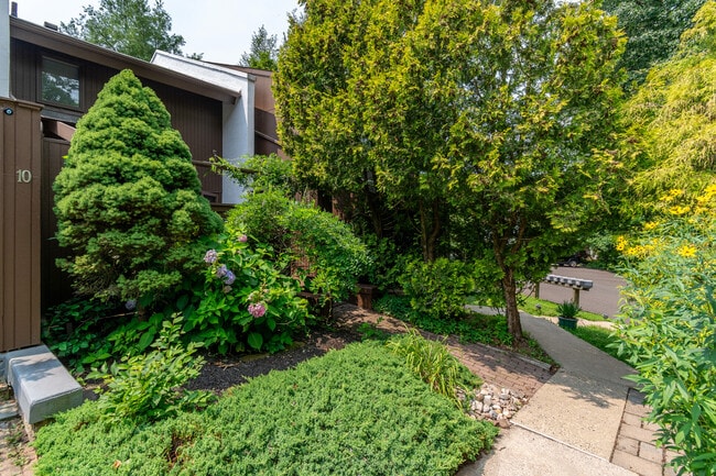 Building Photo - 9 Arden Way