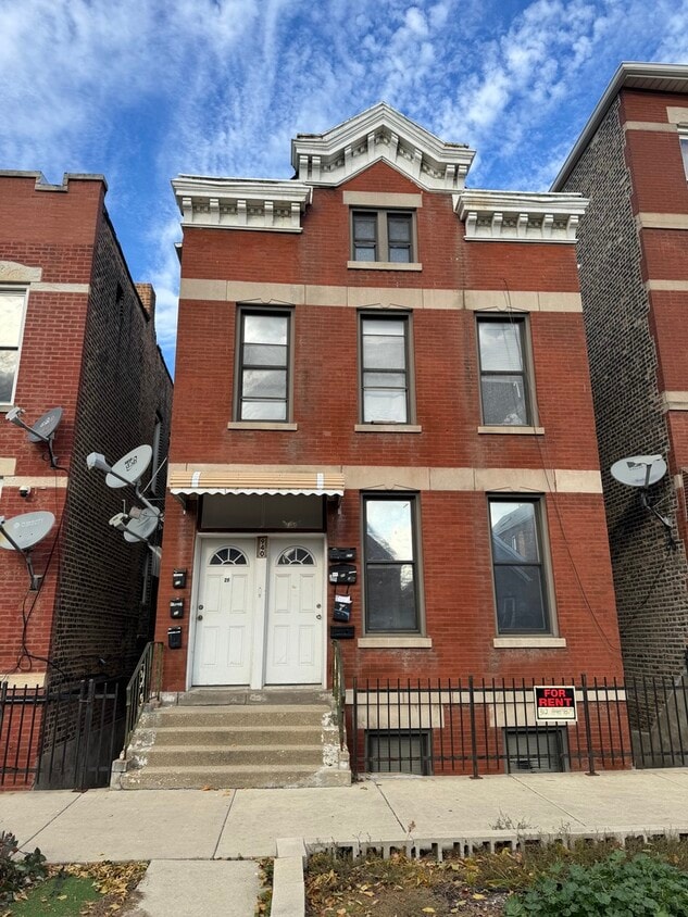 Primary Photo - 940 W 31st Pl