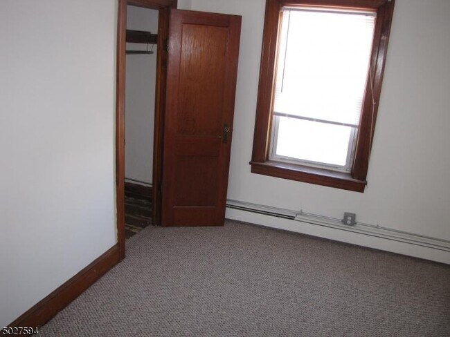 Building Photo - 816 Van Houten Ave
