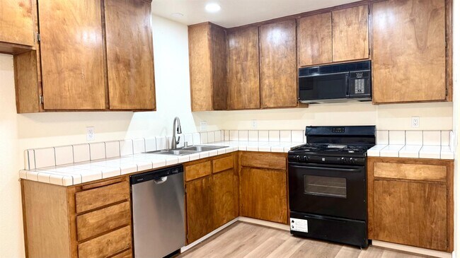 Foto del edificio - 2425 Knowlwood Dr