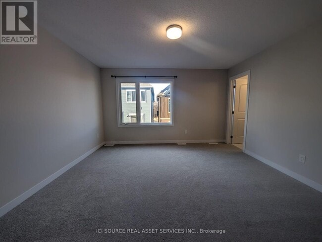 Building Photo - 375 Les Emmerson Dr