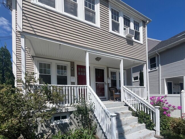 Building Photo - 33 Bancroft St